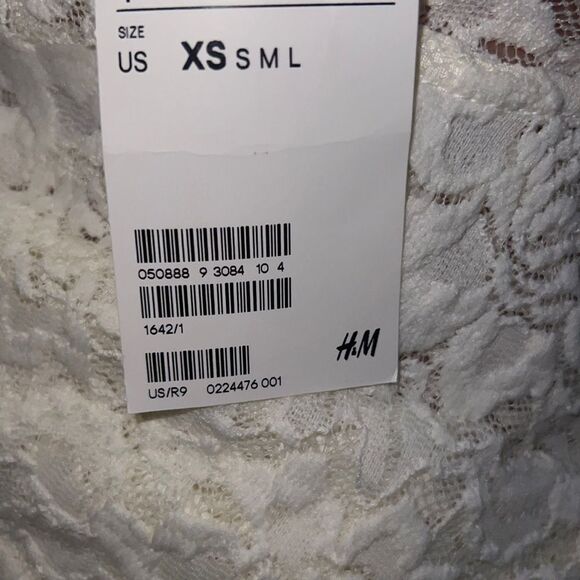 ✨ H&M, Divided White Peplum Top✨ - Picture 7 of 8